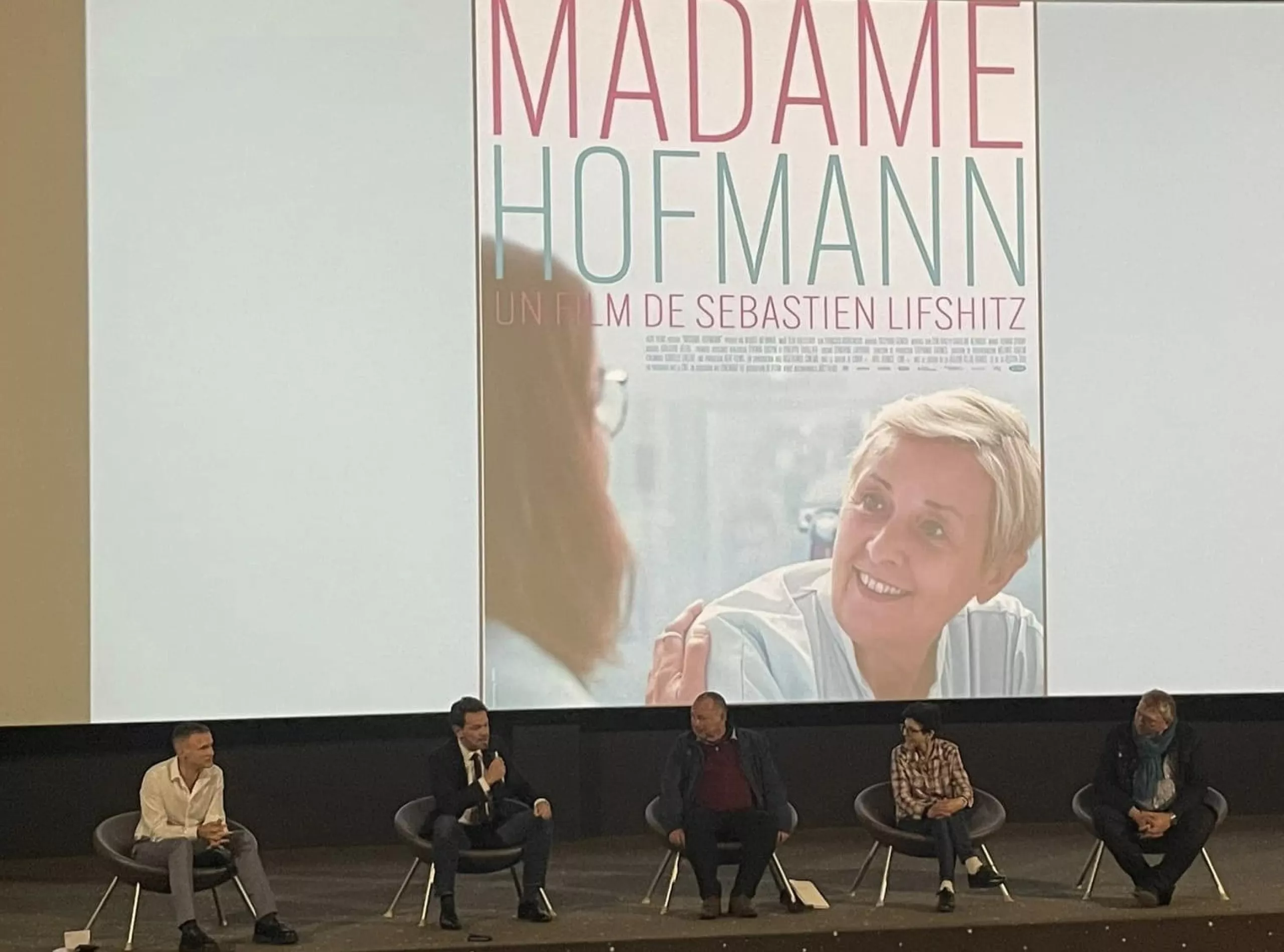 Madame Patricia SCHNEIDER,Présidente du CIDOI 08-51 , participant au débat